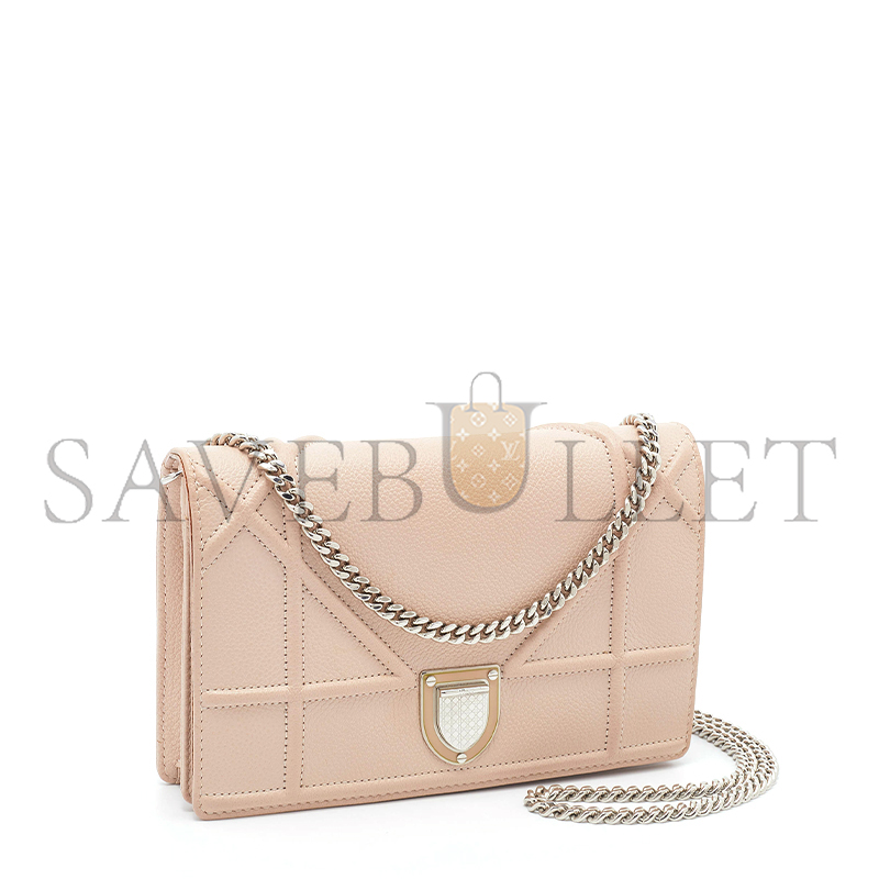 D*or grained calfskin D*orama wallet on chain pouch nude (18*13*1.9cm)